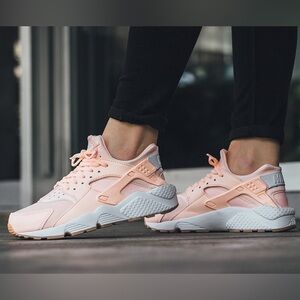 Women’s Nike Air Huarache - Sunset Tint - Sz. 8.5